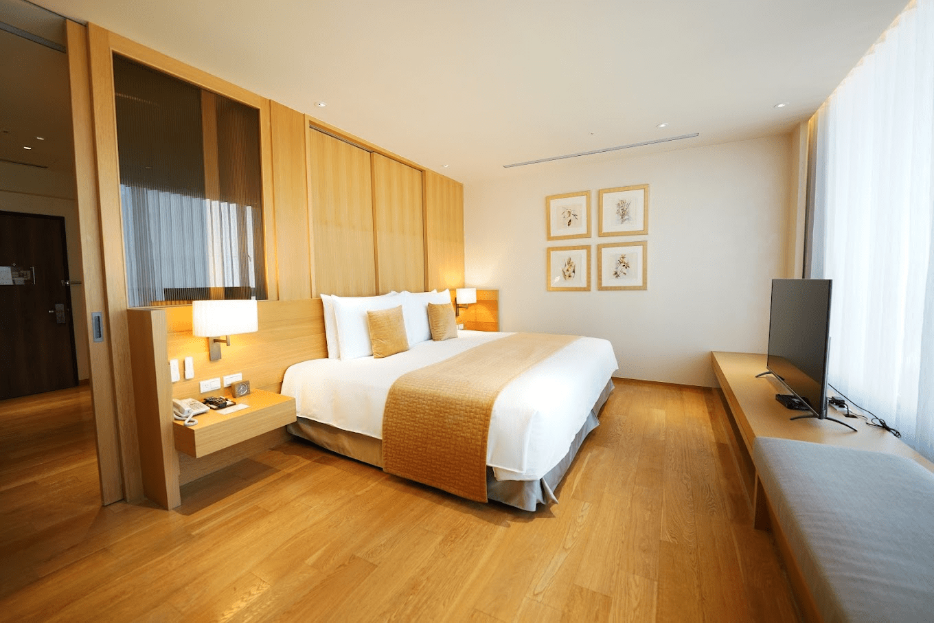 在嘉義慢慢旅行一晚，住進夜市旁的旅店，讓城市夜晚與美食陪伴著入睡