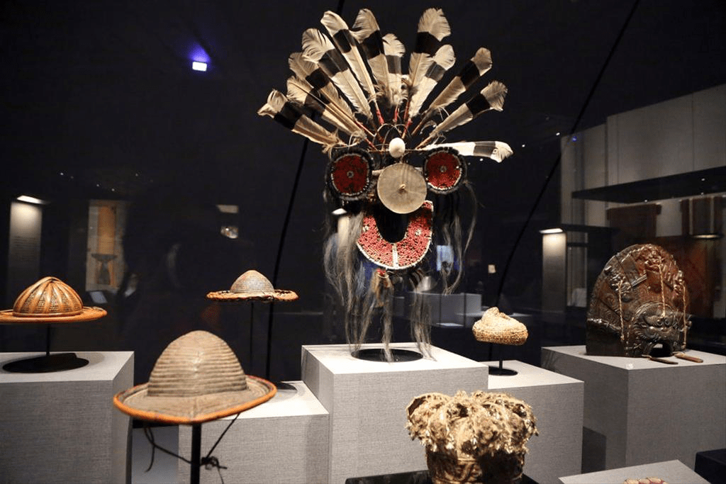 當至美湖倒映白色曲線，故宮南院在南方的天空下寫下一頁亞洲文化詩篇