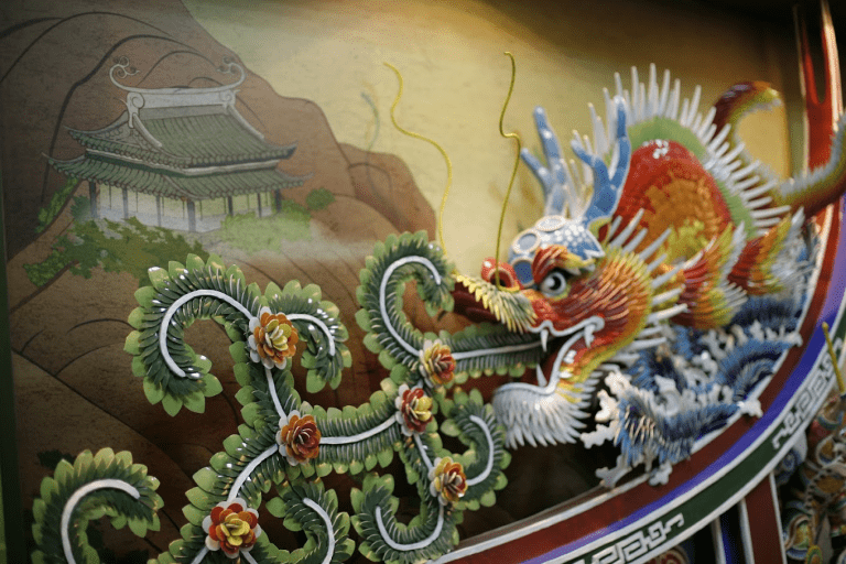 走進新港板陶窯文化園區，在馬賽克拼貼與陶土的氣息裡遇見工藝的日常