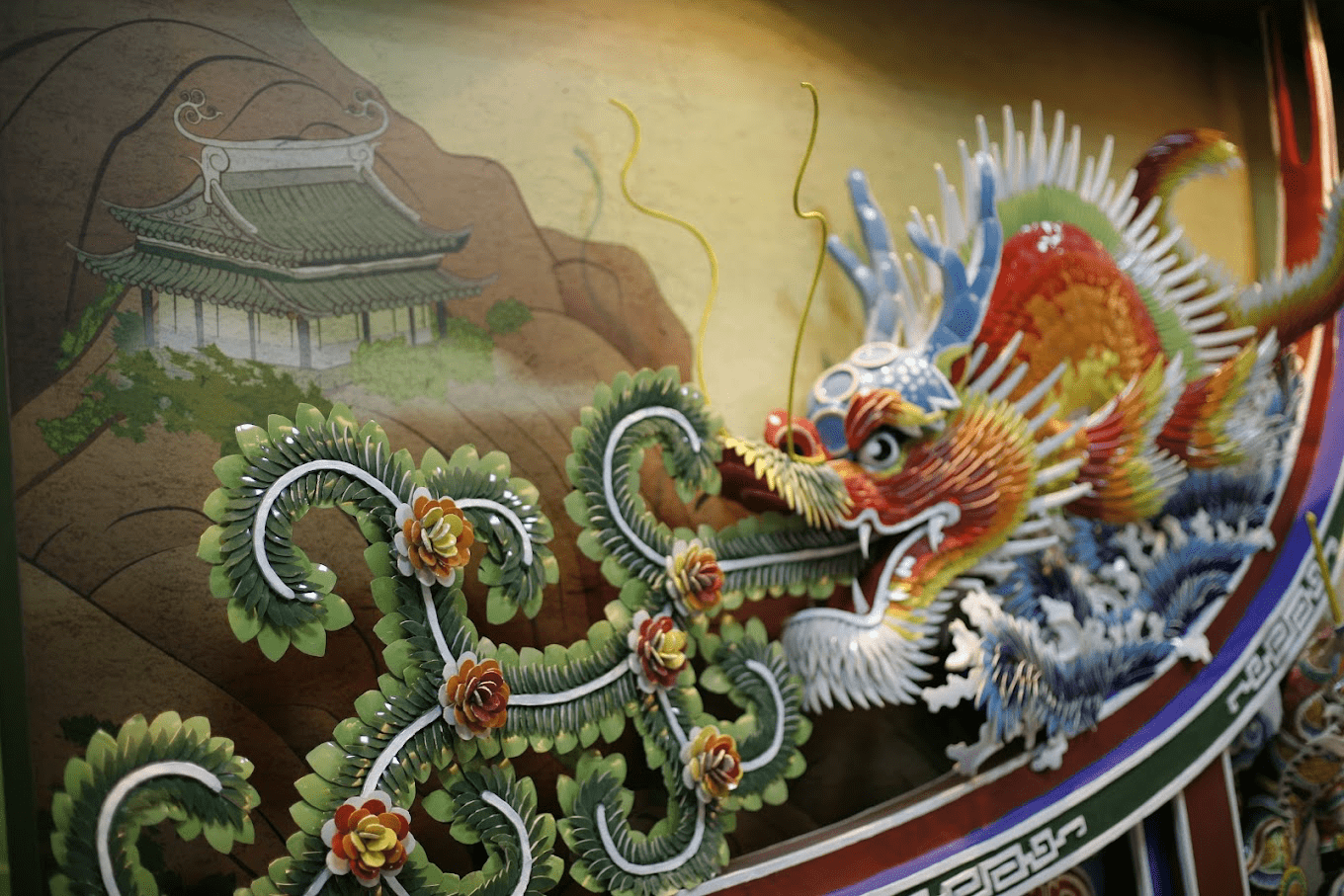 走進新港板陶窯文化園區，在馬賽克拼貼與陶土的氣息裡遇見工藝的日常