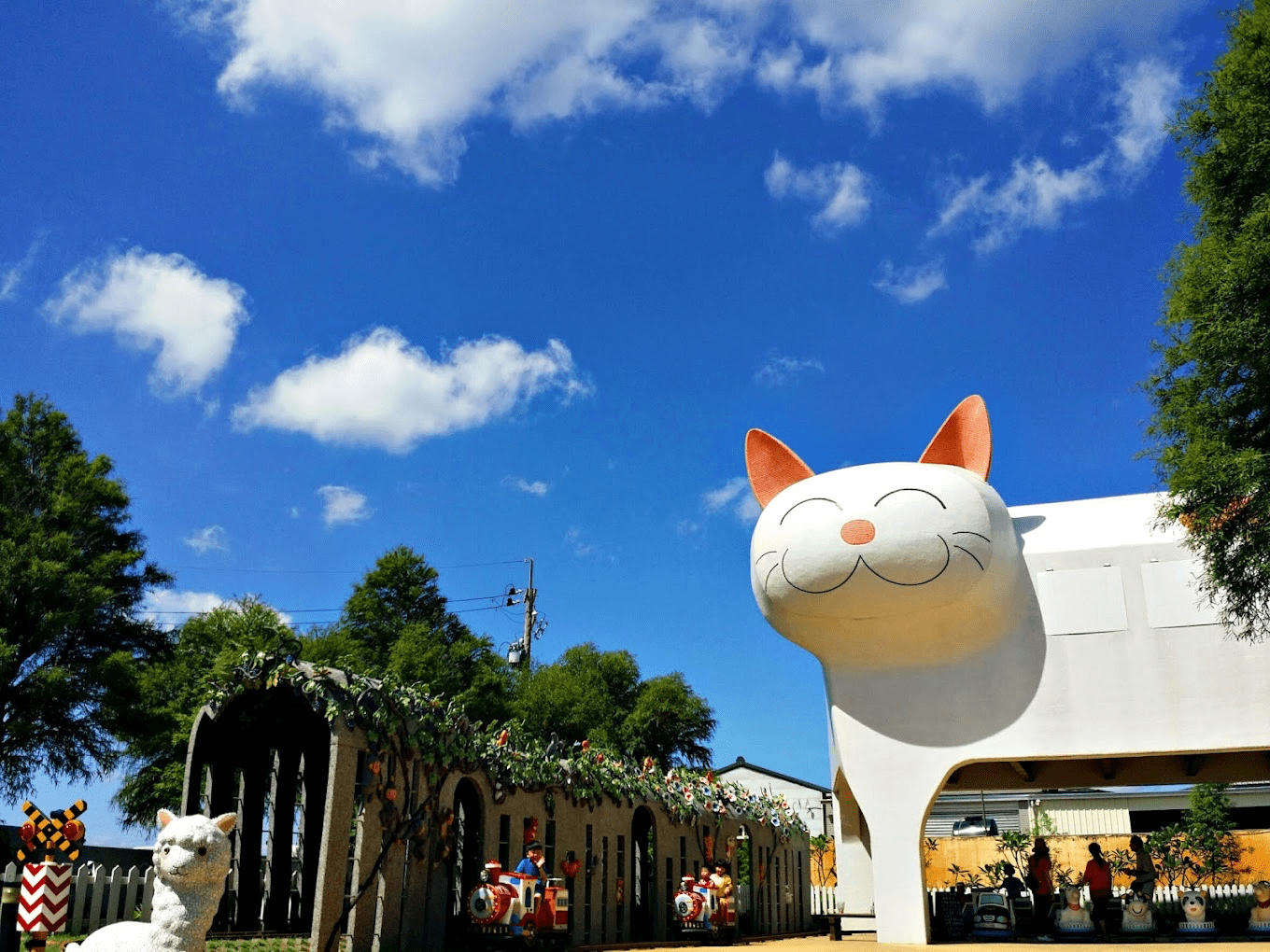 走進新港板陶窯文化園區，在馬賽克拼貼與陶土的氣息裡遇見工藝的日常