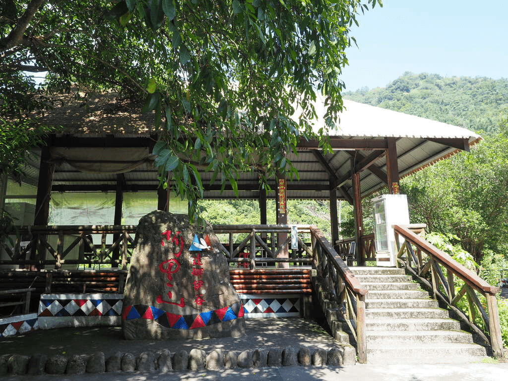 悄悄走進達娜伊谷自然生態公園，在清澈溪流與鯝魚銀光中遇見忘憂時光