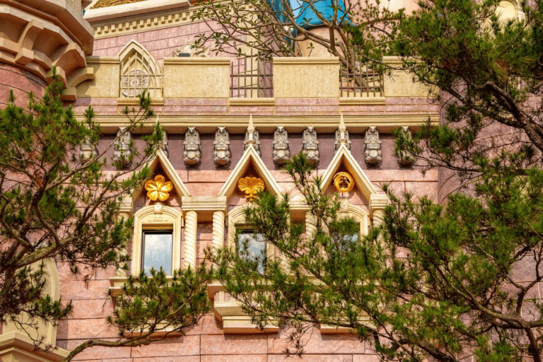 在嘉義走進歐樂沃築夢城堡，讓童話場景與旋轉木馬陪你過一段夢幻午後