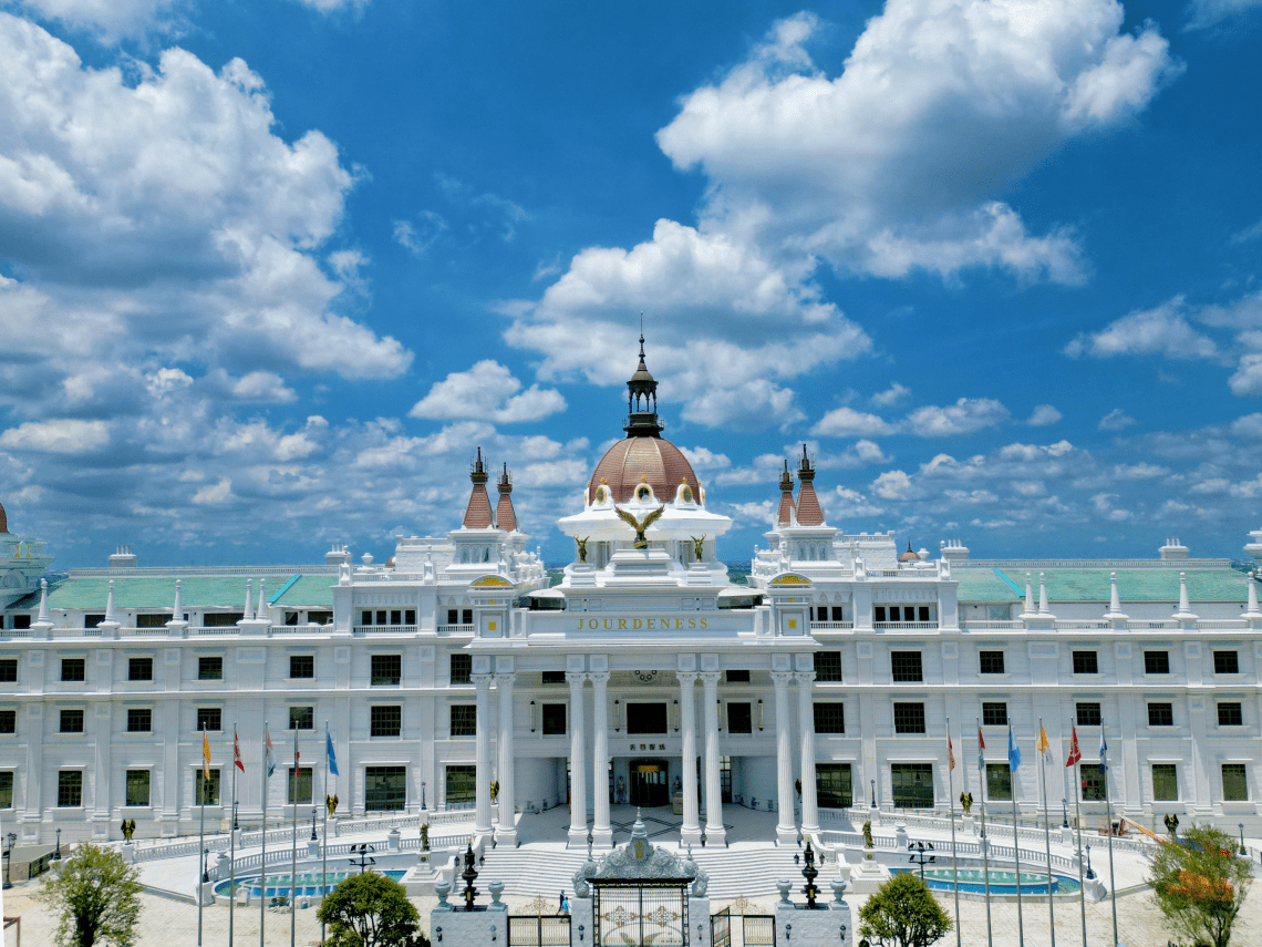 佐登妮絲城堡華麗的歐式水池造景