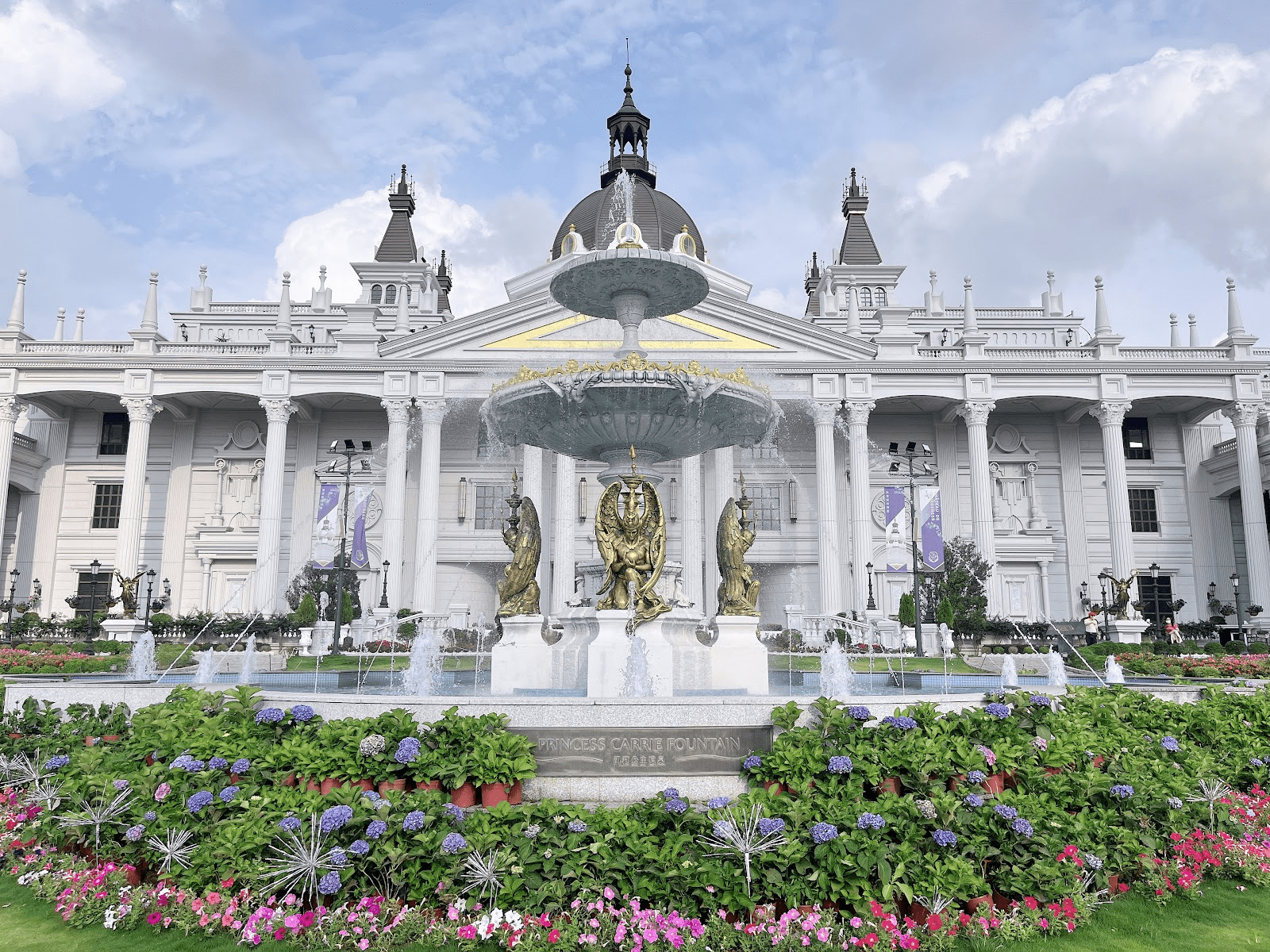 佐登妮絲城堡壯觀的圓頂建築外觀