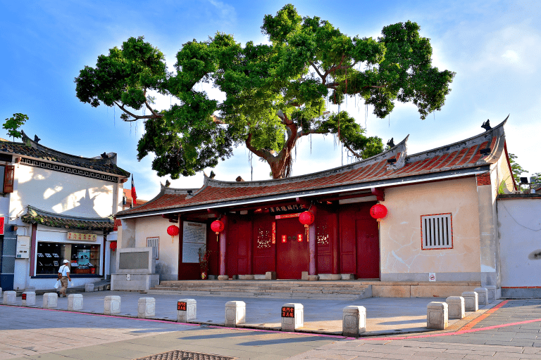 當紅燈籠點亮衙署夜色，清金門鎮總兵署在金城街區裡展開一場時光對話