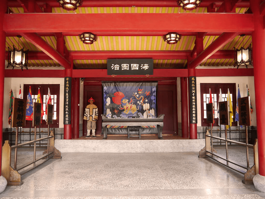 當紅燈籠點亮衙署夜色,清金門鎮總兵署在金城街區裡展開一場時光對話