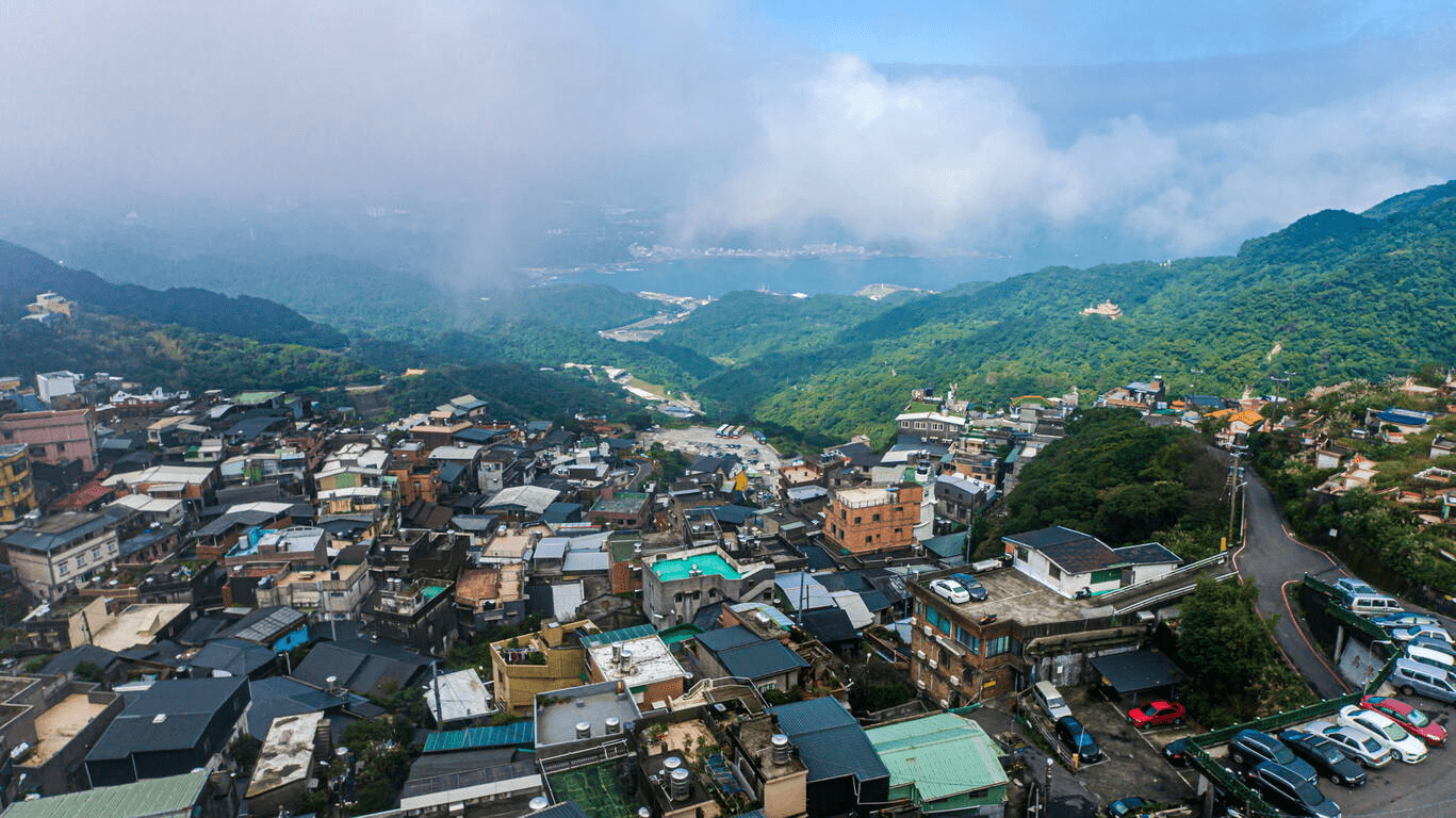 週末搭車上九份旅遊，沿著石階追逐山海夜景與老街熱氣甜湯

