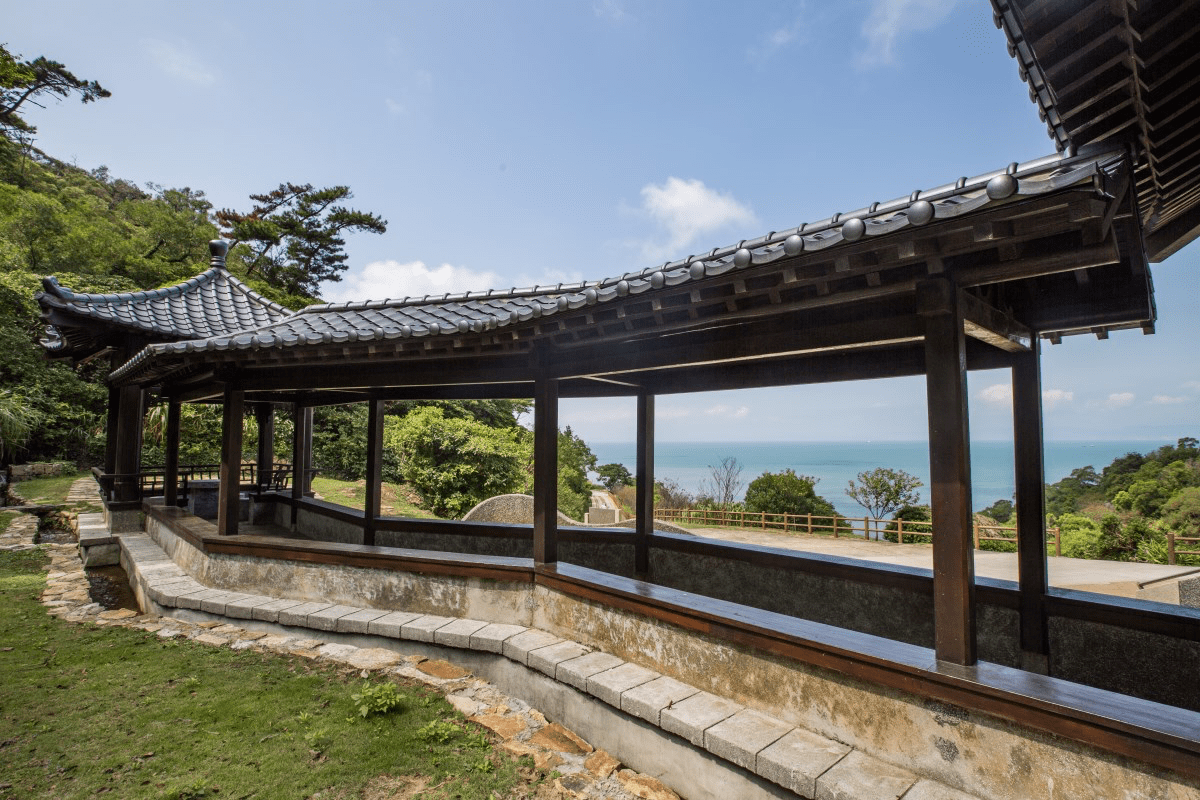 在南竿的山海交界處，走在勝天公園把夕陽與海風悄悄收藏進旅人的記憶