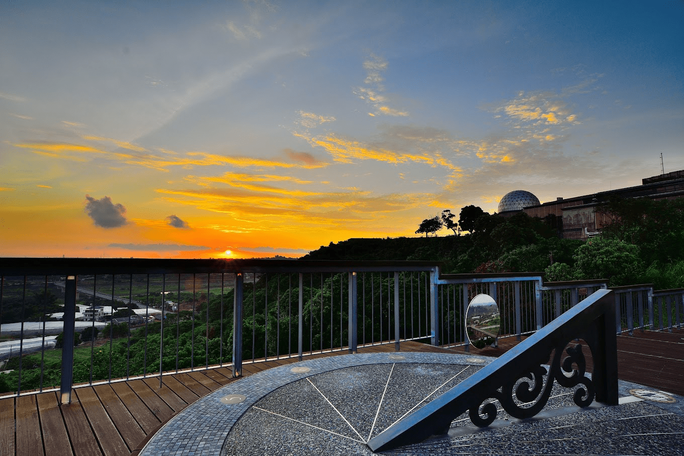 當夜幕降臨台南大內，南瀛天文館帶你用望遠鏡看見宇宙深處的星辰奇景