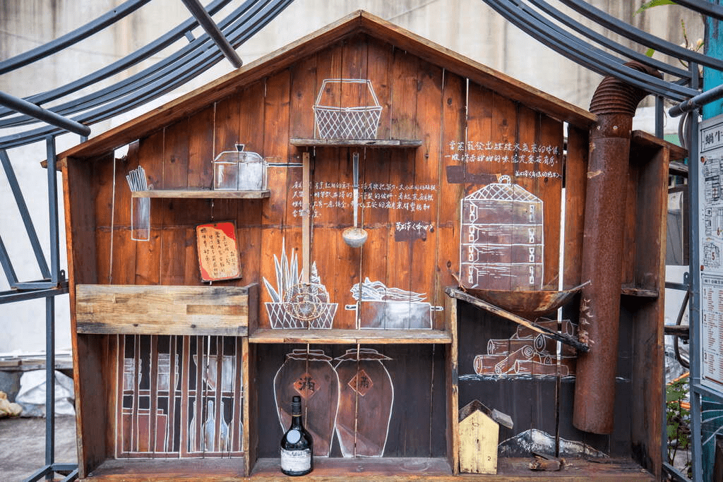 午後走進台南老城巷弄，從安平老街散步到赤崁樓，慢慢遇見這座城市的溫柔時光