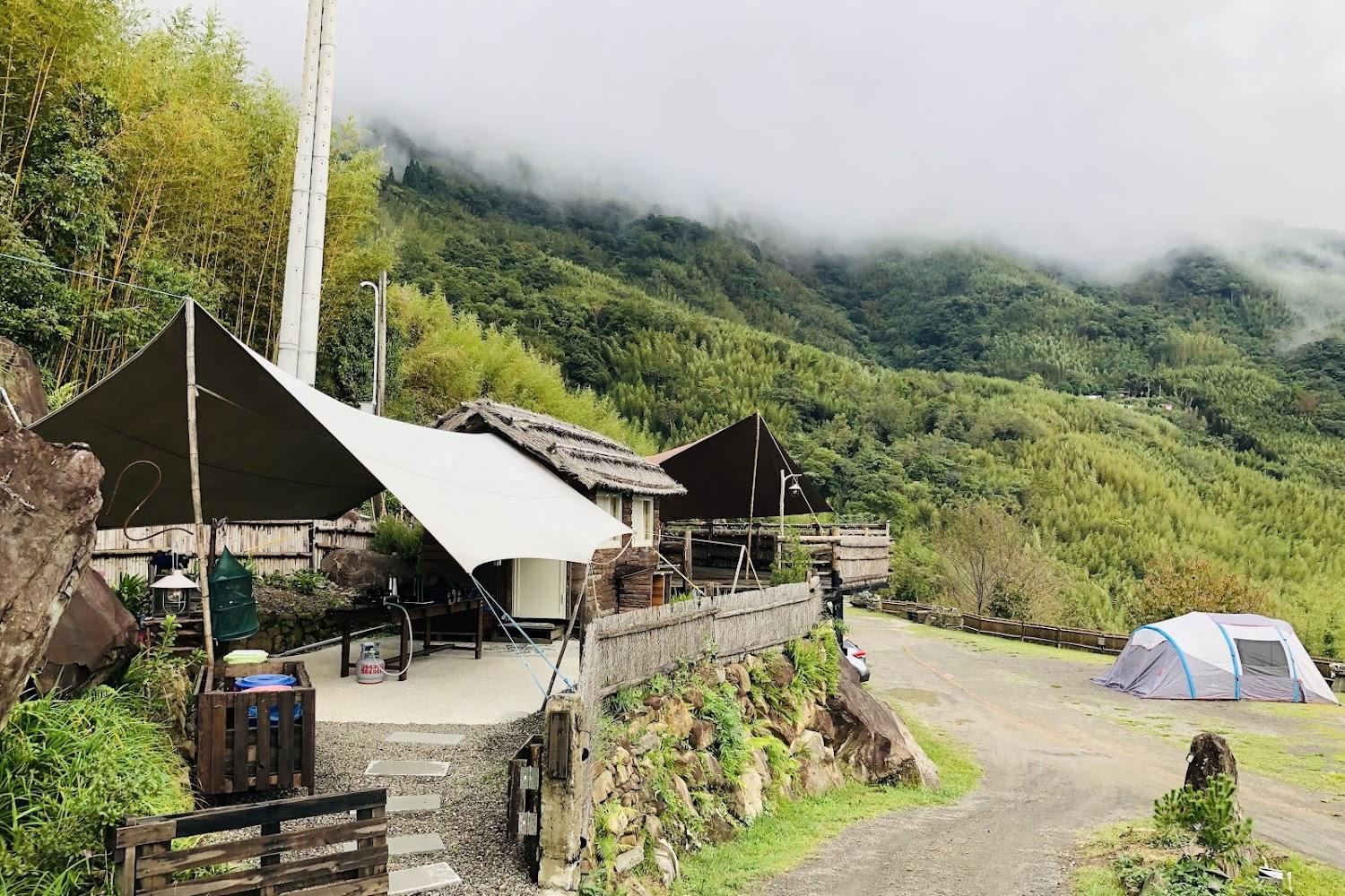 2026新竹尖石露營推薦：遇見嵨繞 1,200 公尺高山秘境，櫻花雲海與銀河星空一次滿足