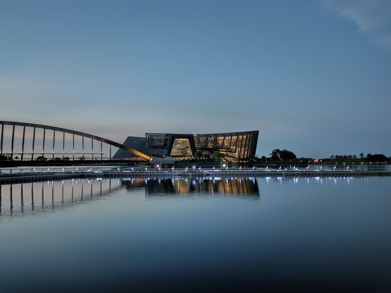 2026 嘉義故宮南院必訪攻略：漫步覽月橋、欣賞水幕燈光秀與深度亞洲藝術之旅