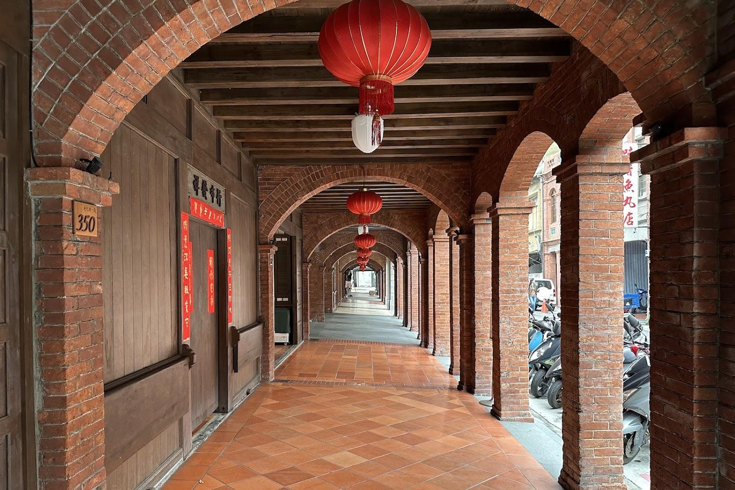 2026迪化街深度旅遊：穿越百年的大稻埕時光長廊，從傳統南北貨到文創老屋再生