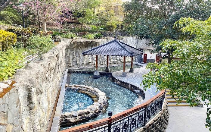 2026 谷關溫泉首選！龍谷觀光大飯店：壯麗山景、碳酸氫鈉泉與時令美食的極致放鬆體驗