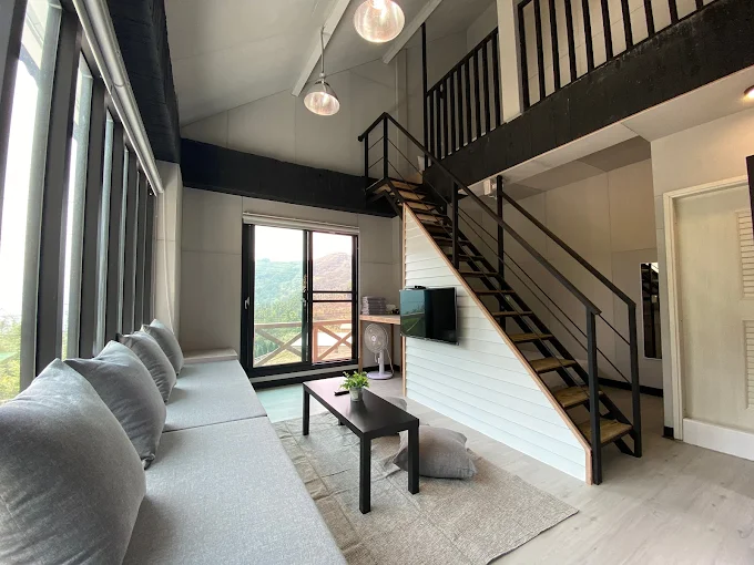 在阿里山住宿過一夜，讓日出與山霧替旅程揭開序幕