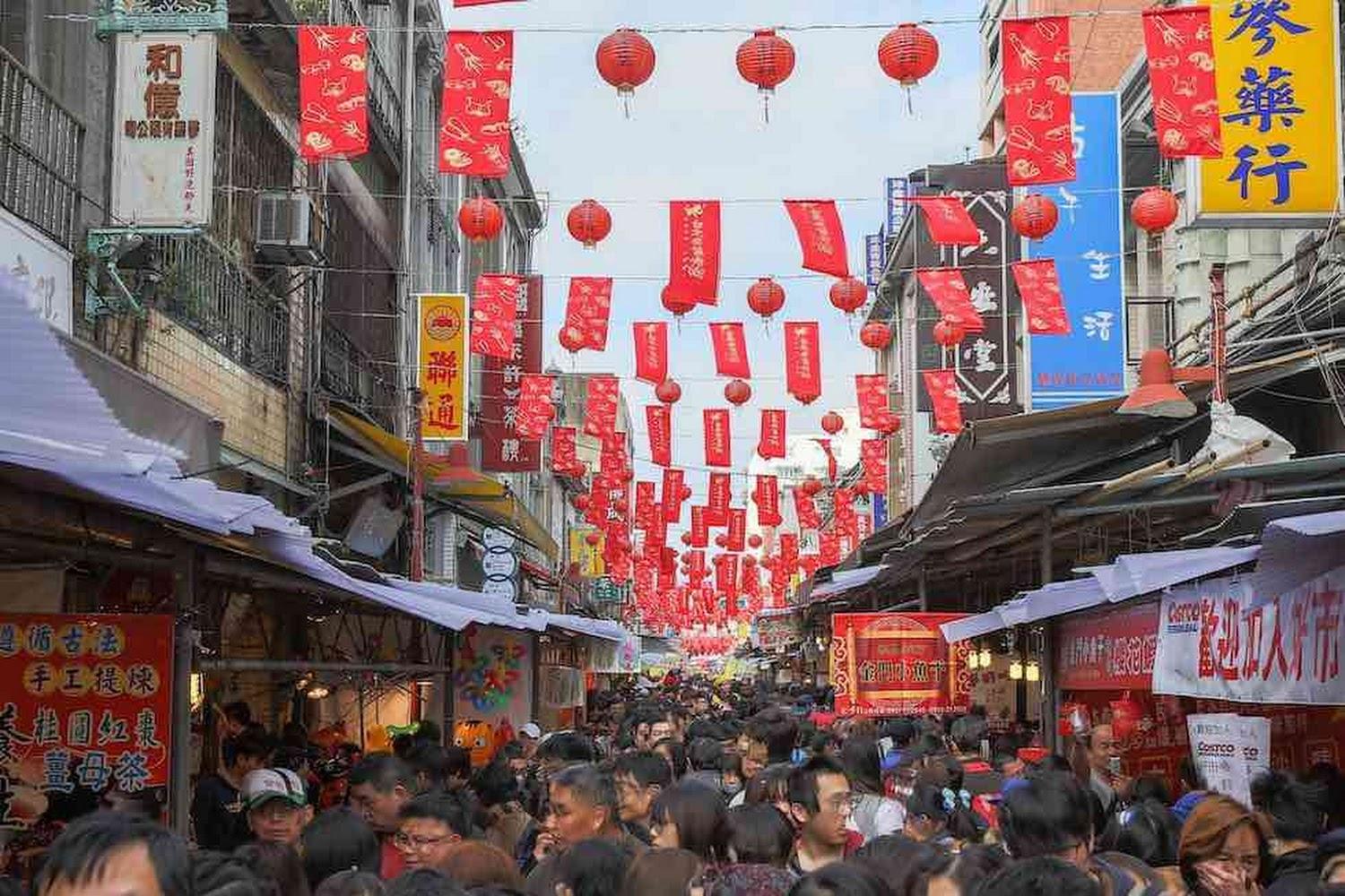 2026大稻埕迪化街全攻略：漫步紅磚老街，探索年貨大街、文創美學與浪漫碼頭