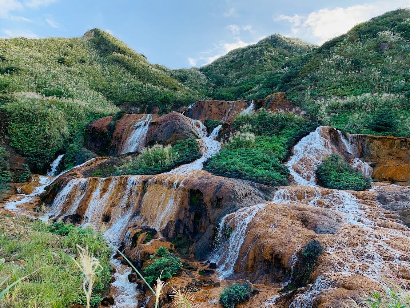 【2026新北旅遊指南】探訪黃金瀑布、九份老街與十分瀑布：一場時光交錯的山海祕境之旅