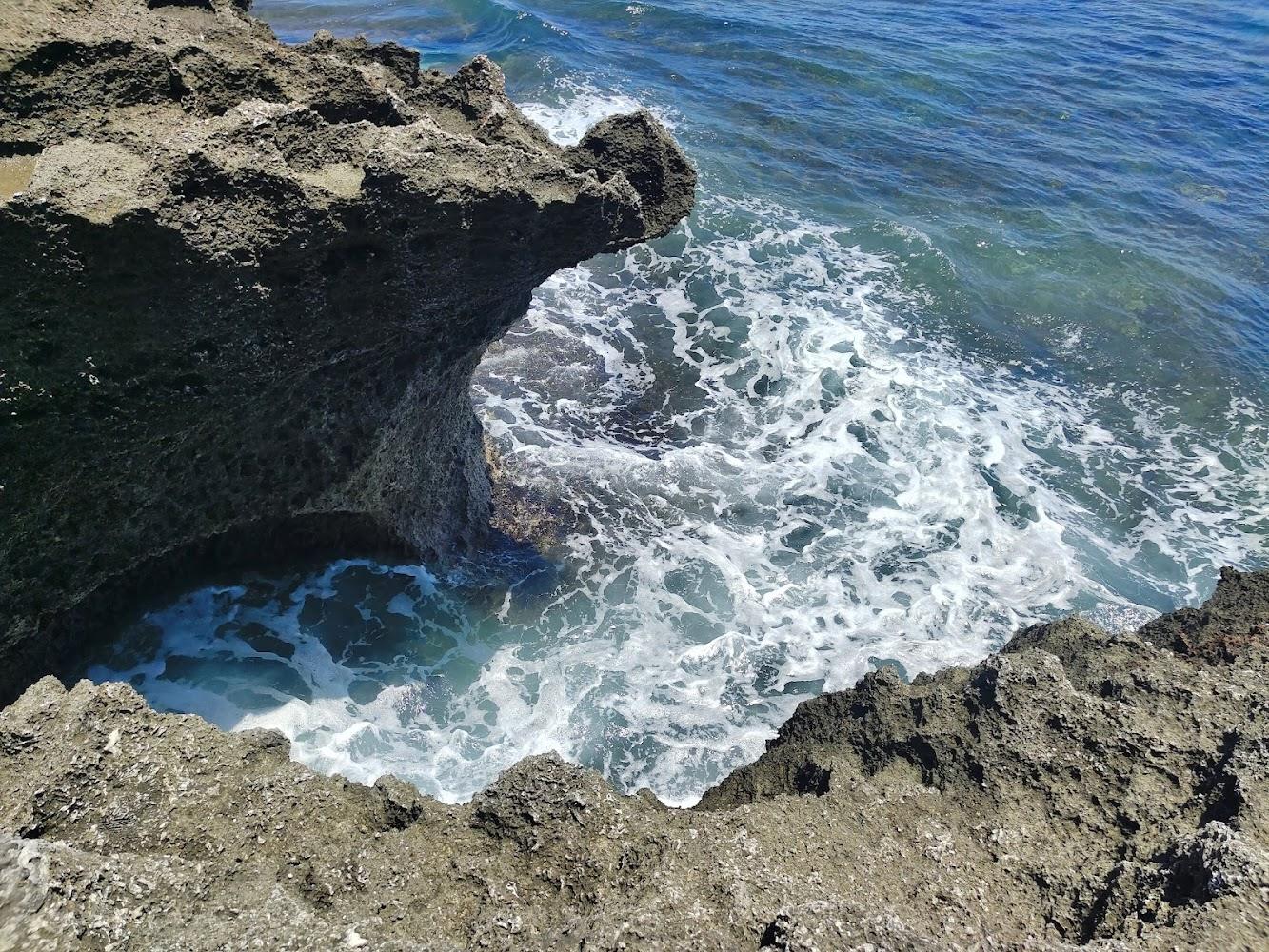 2026小琉球必訪秘境「龍蝦洞」：探索絕美海蝕溝地形與綠蠵龜蹤跡完整攻略