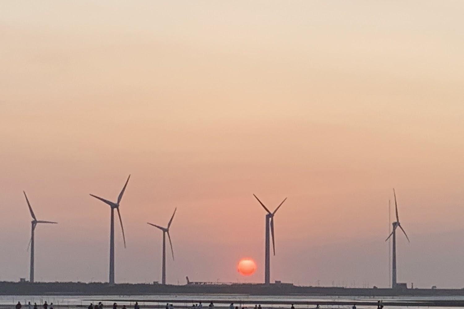 【2026台中景點】高美濕地天空之鏡全攻略：捕捉最美夕照、木棧道生態與清水美食一日遊