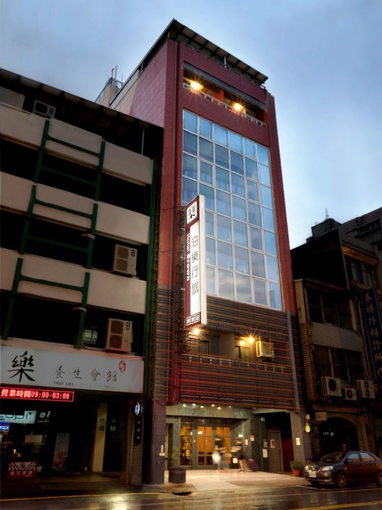 2026府城最狂優惠！台南劍橋大飯店平日1888元升等豪華房，享一泊二食與延遲退房