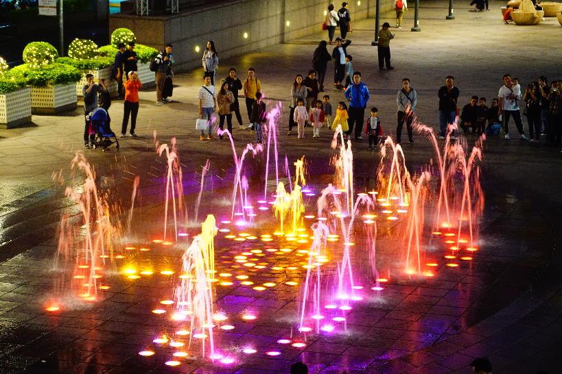 2026全台夜間觀光指南：台北101水舞廣場引領都市美學，盤點四大必訪聲光饗宴