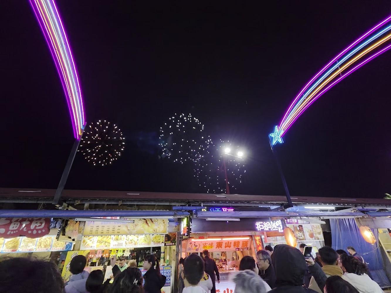 2026花蓮旅遊首選！東大門夜市全攻略：四大區域必吃美食、原民表演與三小時完美巡禮建議