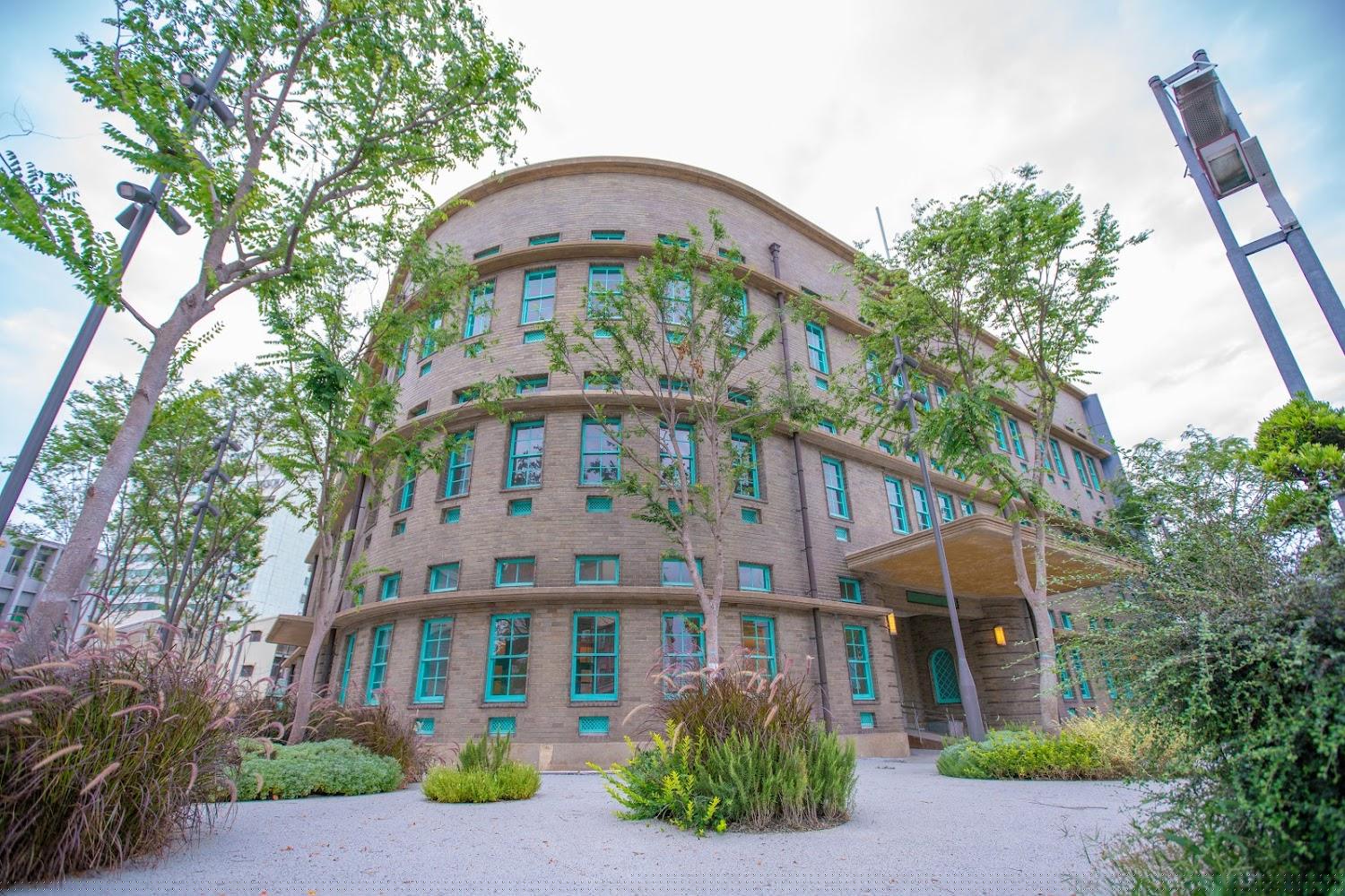 2026 嘉義必訪文化地標：走進嘉義市立美術館，感受古蹟與現代木構交織的藝術美學