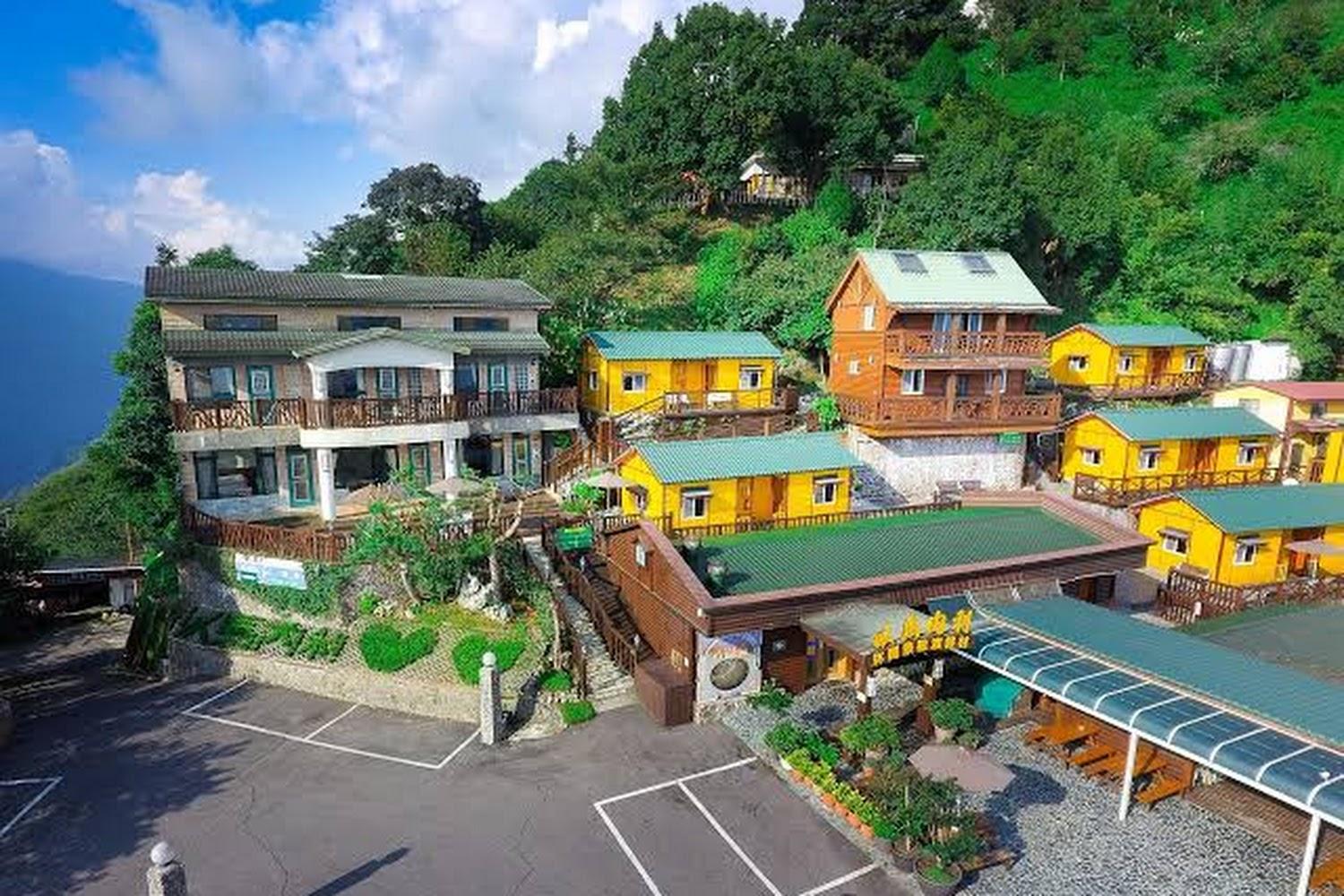 2026 清境旅遊首選！佳美渡假山莊平日 1,888 元起，坐擁翠綠茶園與震撼雲海的平價高質感木屋