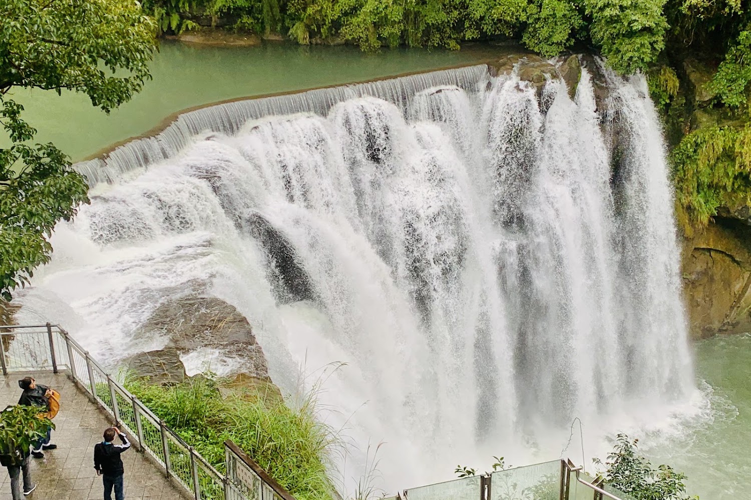 2026台版尼亞加拉！十分瀑布最新攻略：交通指南、最佳觀賞點與平溪一日遊深度規劃
