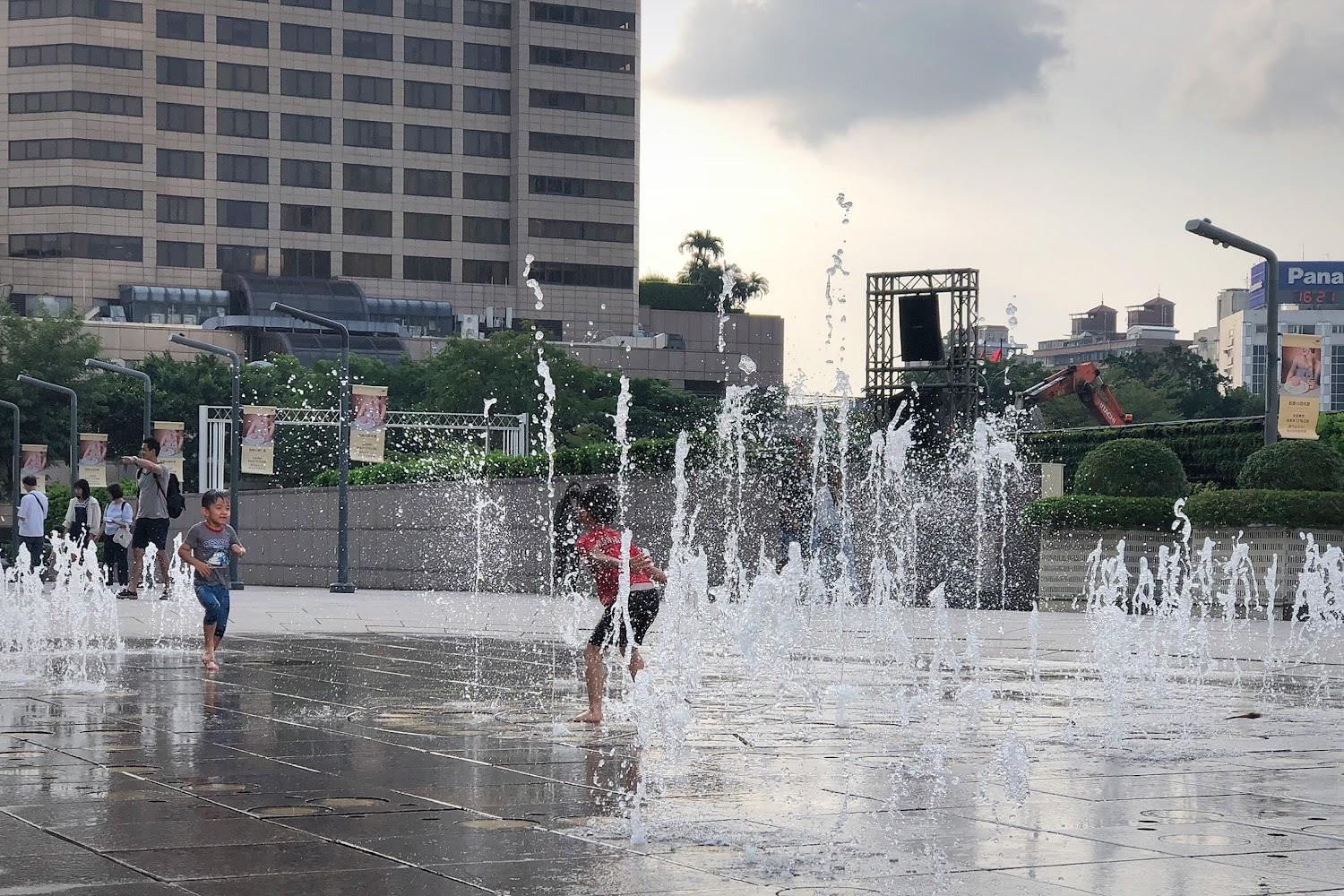 2026全台四大水舞地圖：從台北101到鹿港溪，體驗頂尖聲光與都市美學的極致饗宴