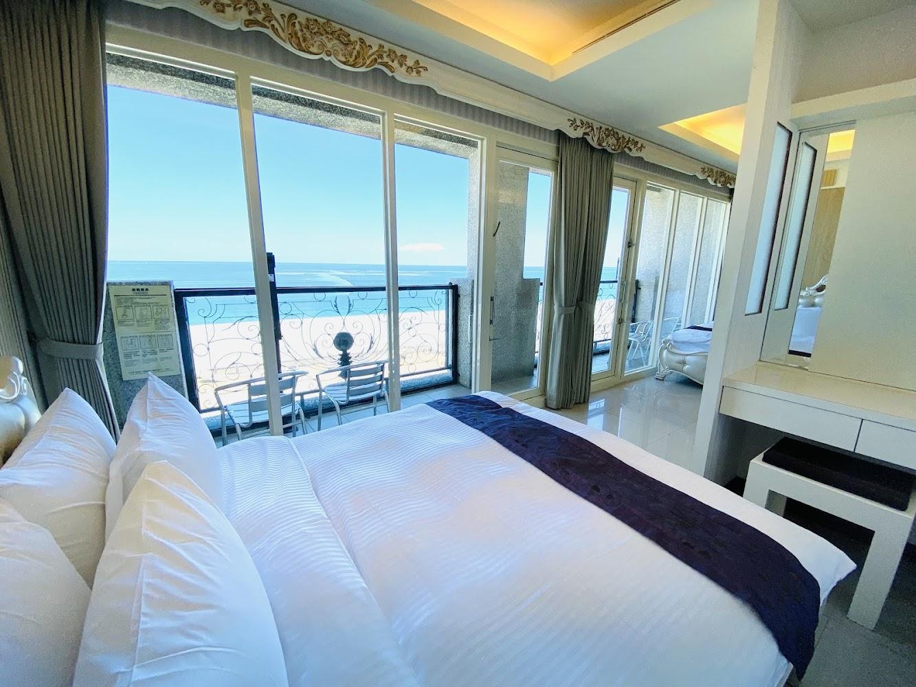 【2026花蓮住宿】七星潭迎星會館：海景第一排歐式城堡！豪華四人房平日2499元，躺著看絕美日出