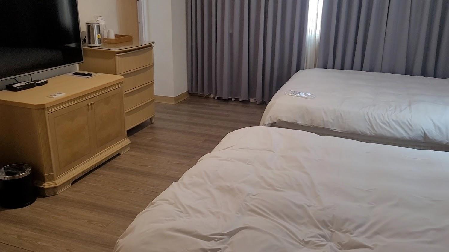 2026 台南小資住宿首選！劍橋大飯店 $1,888 起限量升等豪華兩大床，近火車站、赤崁樓高 CP 值推薦