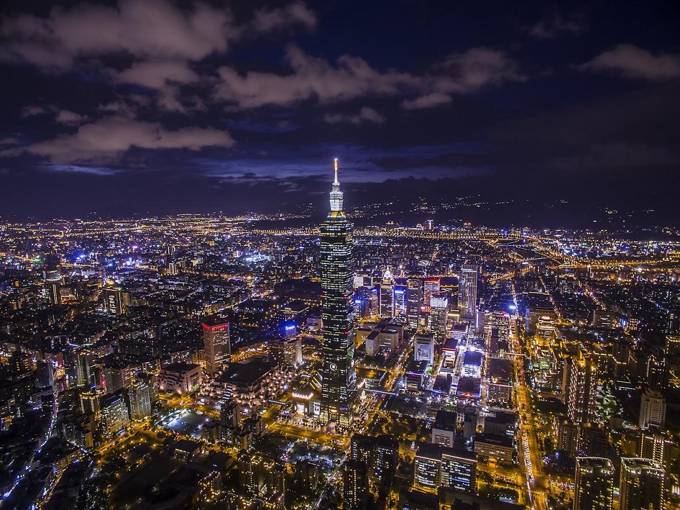 2026 台北 101 觀景台攻略：揭秘世界級防震工程、超高速電梯與 101 樓雲端祕境花園