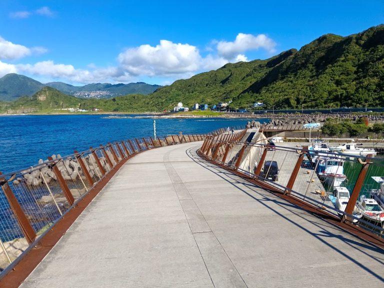 和平紀念碑｜望海巷跨海景觀橋：探索美景與親近自然的完美選擇