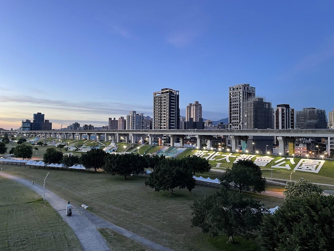 2026全台最大綠色奇蹟！新北大都會公園：424公頃共融遊樂、浪漫夜景與單車漫遊全攻略