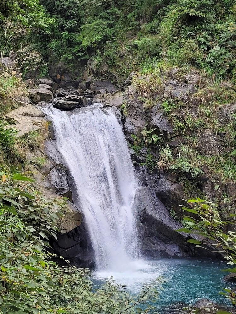 2026 療癒秘境推薦：烏來內洞森林遊樂區，親民步道、壯麗瀑布與全台最強負離子洗滌身心