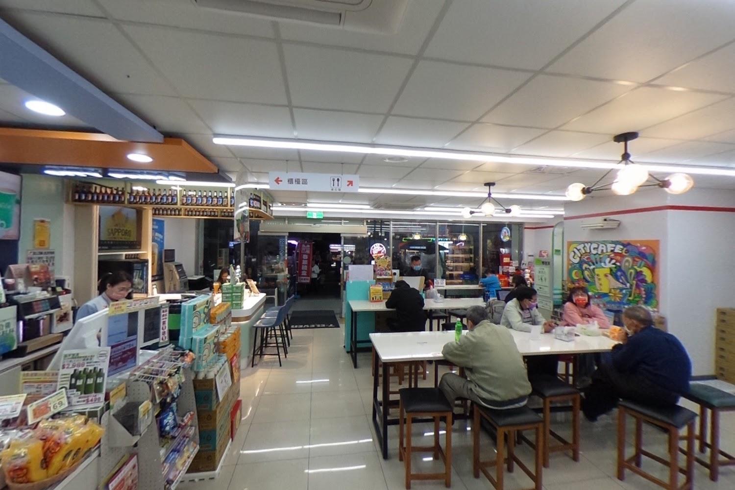 2026高雄旅遊全攻略：從六合夜市美食到旗津燈塔美景，探訪五大必訪港都地標