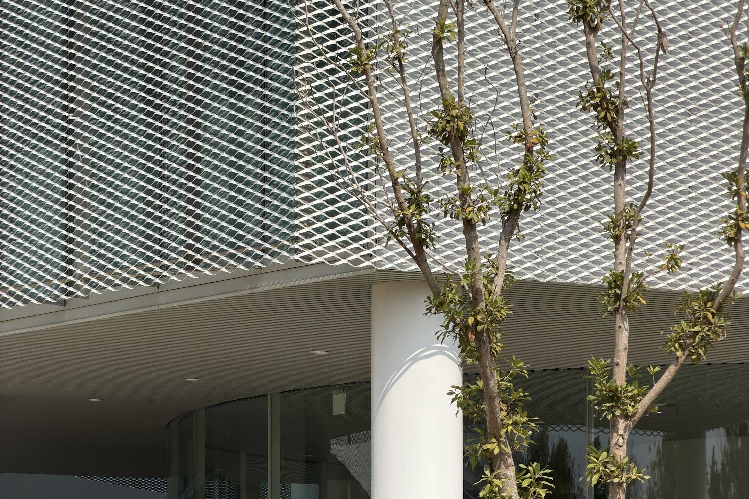 台中綠美圖：2026必訪文化新地標！SANAA大師打造全台首座「圖書館與美術館」共構純白森林