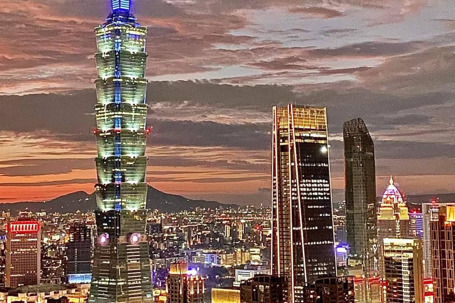 2026 台北 101 觀景台全攻略：從雲端俯瞰城市美學，體驗世界級避震工程與極速電梯震撼