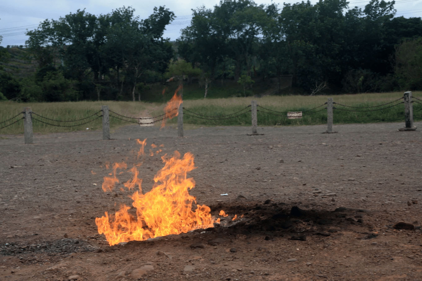 2026屏東恆春出火地質公園：神祕地底之火全新蛻變，地質藝術公園美感升級與夜拍攻略