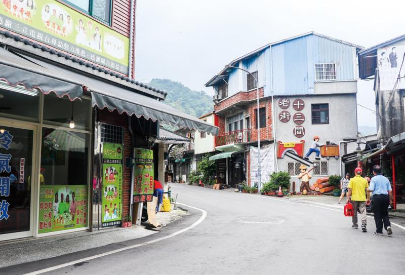 趁著春日微風走訪苗栗南庄景點，在老街煙火與溪水聲裡展開一場山城慢旅