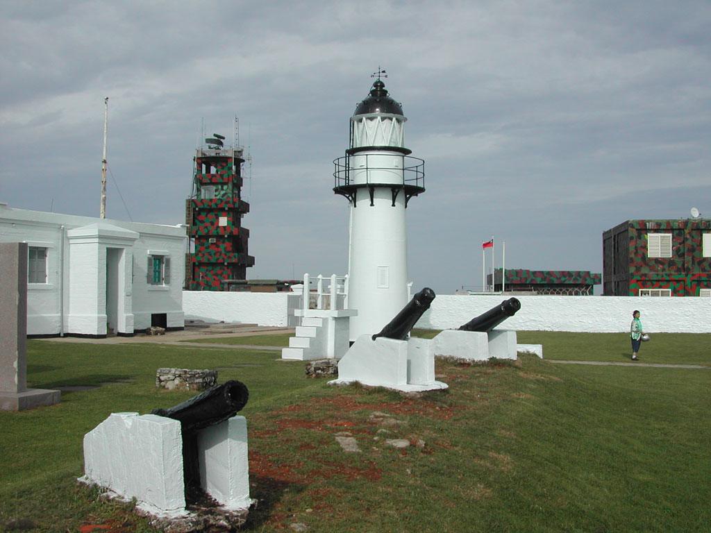 把午後交給澎湖景點的海岸線,在西嶼燈塔下等一場溫柔日落