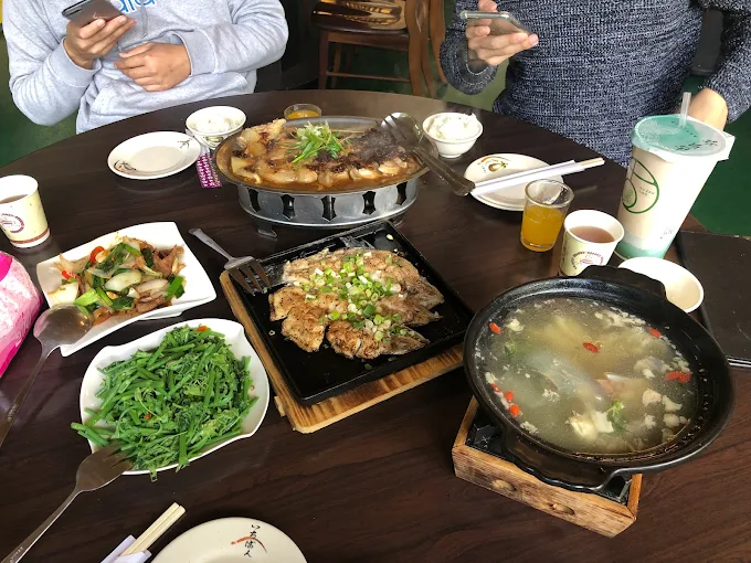 兩天一夜走進台中谷關溫泉，從步道到湯池把山林風景泡進記憶裡