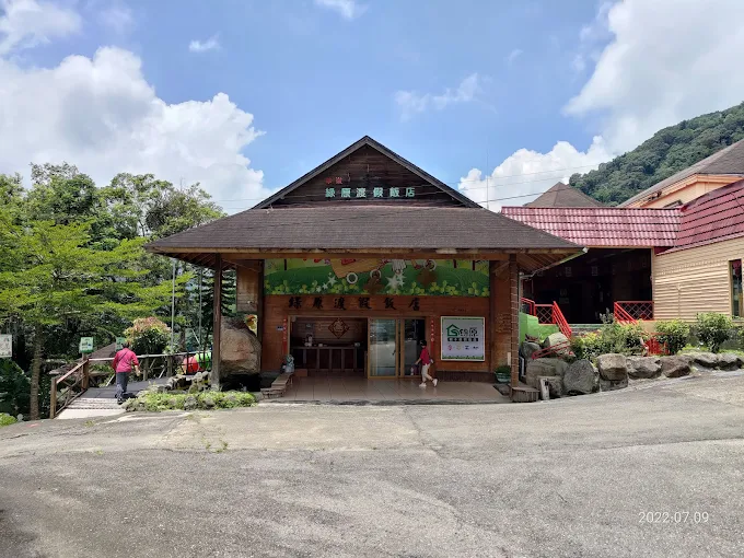 當雲林草嶺起霧時入住綠原休閒渡假飯店，讓山色替你放慢腳步