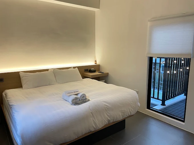 斗六斗宅旅店簡約現代的客房空間