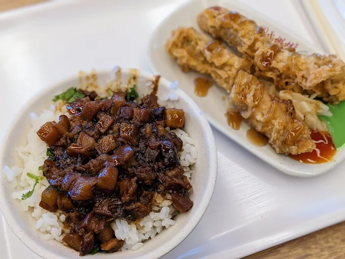 走進台南安平古堡，在紅磚城牆與海風之間慢慢讀完一段四百年的歷史風景