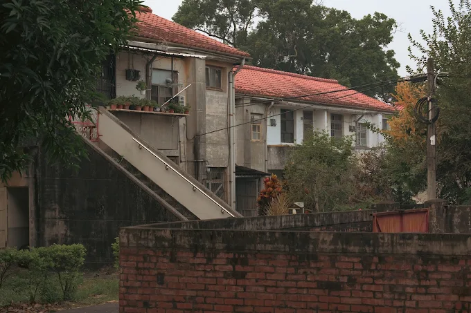 在南投展開一場不趕路的歷史建築巡禮，讓城市記憶自然浮現