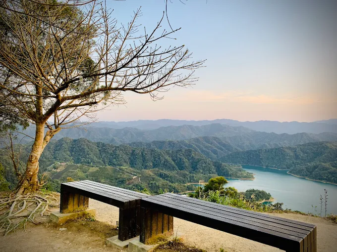 春日走進石碇翡翠水庫，在新北鱷魚島捕捉山水輪廓