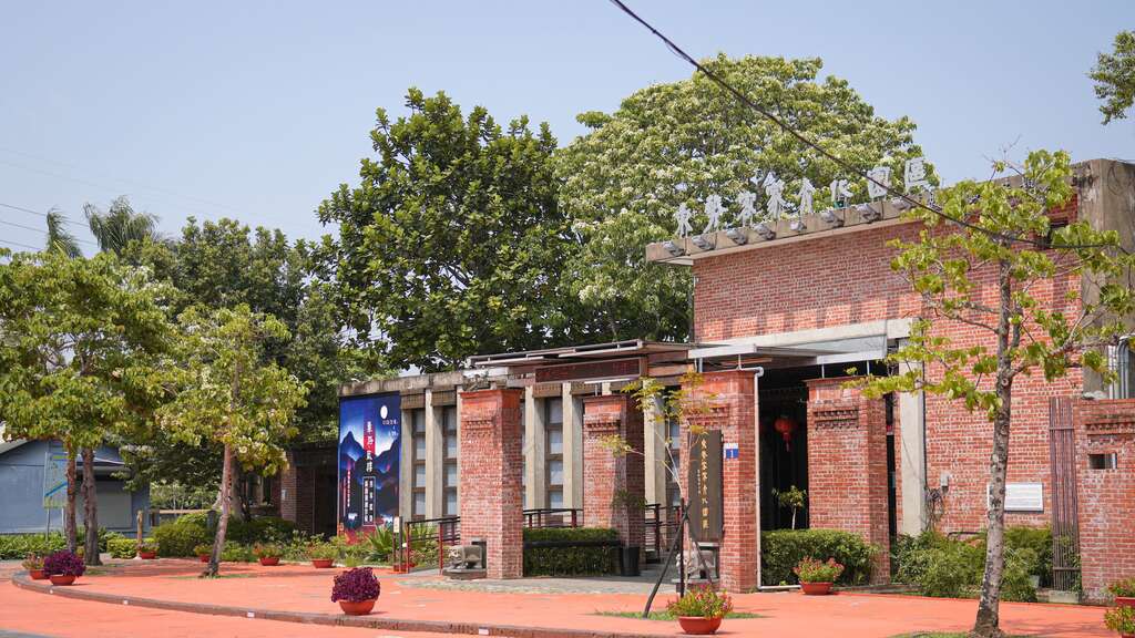 走進臺中東勢客家文化園區，再到東勢林場把整片森林慢慢走一圈